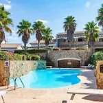 In Con Piscina شقة *