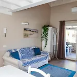 In Con Piscina شقة