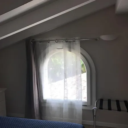 In Con Piscina דירה