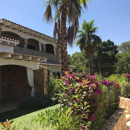 In Con Piscina Порто-Пино