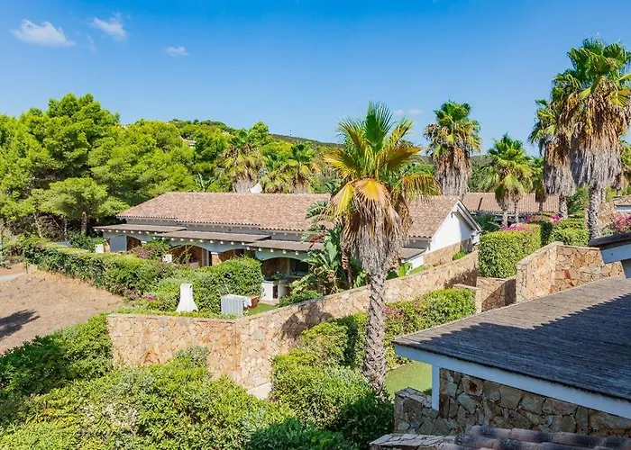 In Con Piscina Порто-Пино