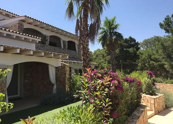 In Con Piscina Порто-Пино